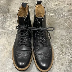 Joseph annoys black boots . In great condition , size 12